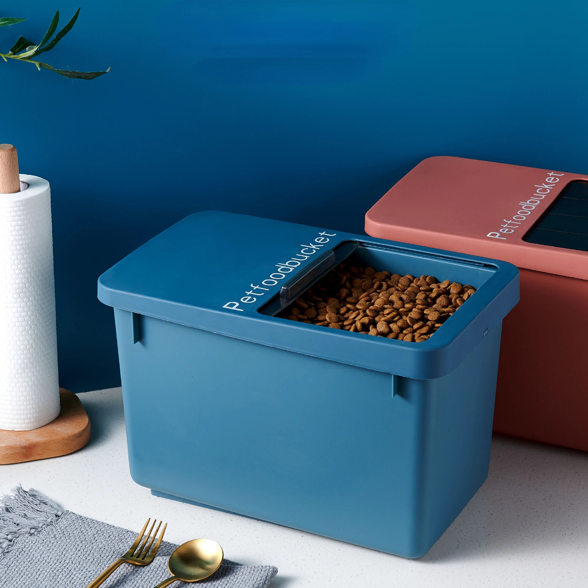 

Pet Supplies Dog Food Storage Container 12L Dry Cat Food Box Bag Moisture-proof Seal with Measuring Cup Kitten Supplies Dropship