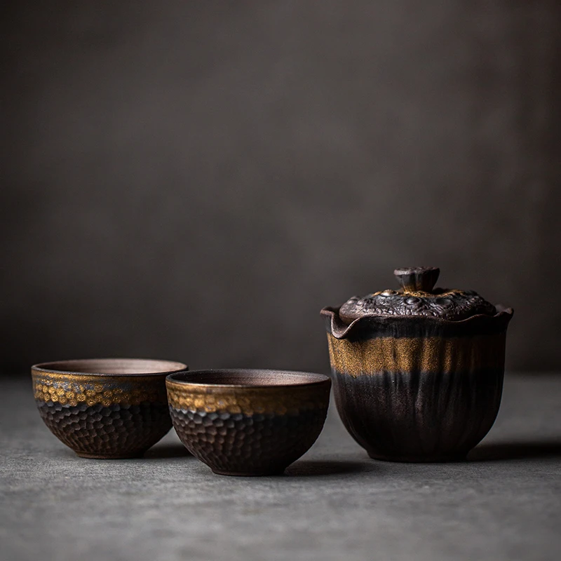 

Ceramic Teapot Gaiwan with 2 Cups Portable Travel Tea Set
