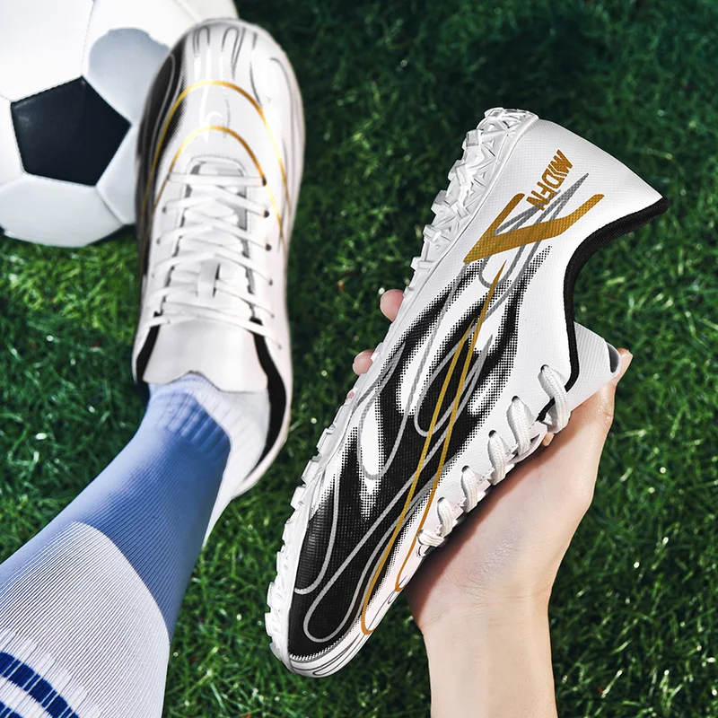 2022 New Football Shoes For Adults And Children Non-Slip Professional Training Football Shoes Grass Sports Football Shoes 32-45
