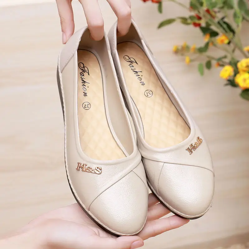 2023 new Black flats shoes woman Leather waterproof Shallow Women's loafers Wedge shoes for women metal Soft Massage zapatillas