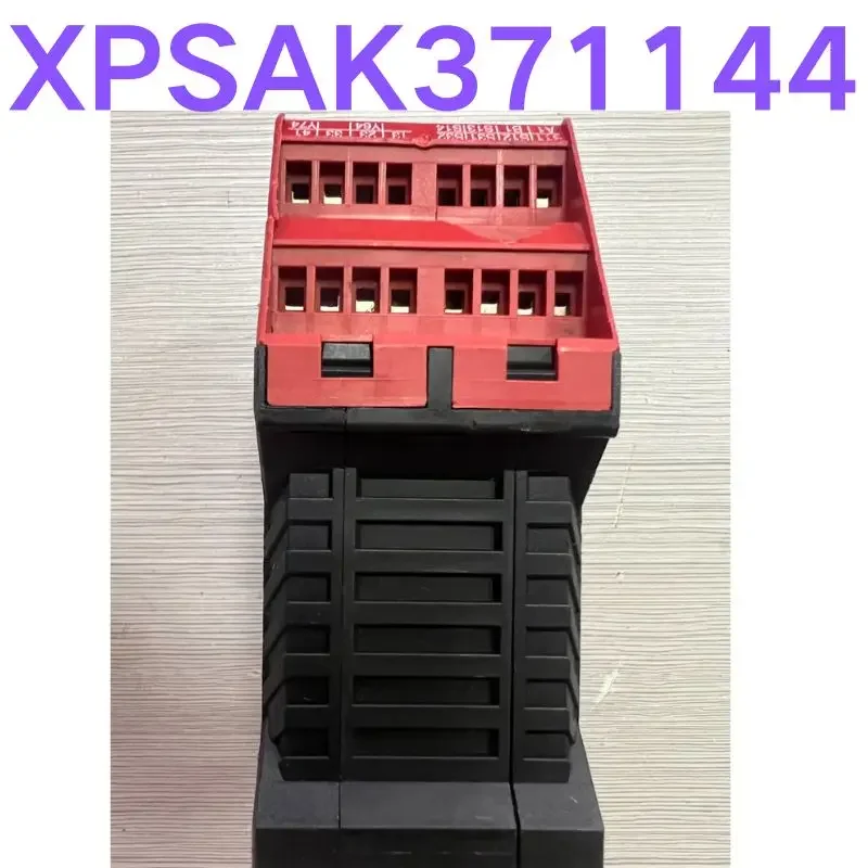 Б/у тест ОК Реле безопасности XPSAK 371144