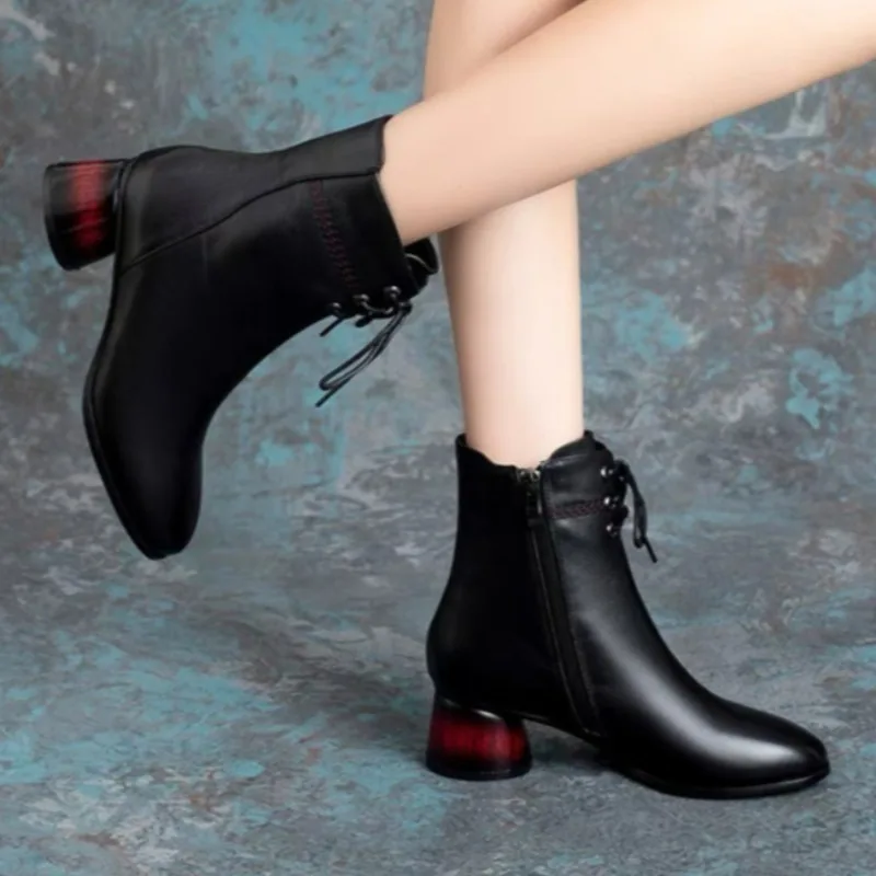 Женские ботильоны с острым носком новинка кожаная обувь на среднем каблуке