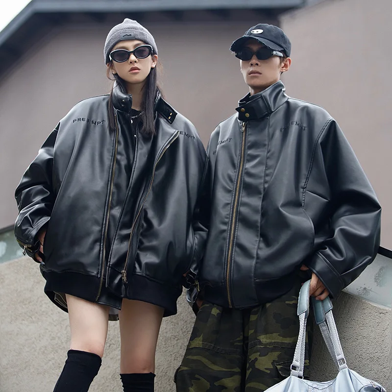 

Куртка мужская кожаная с воротником-стойкой и защитой от ветра