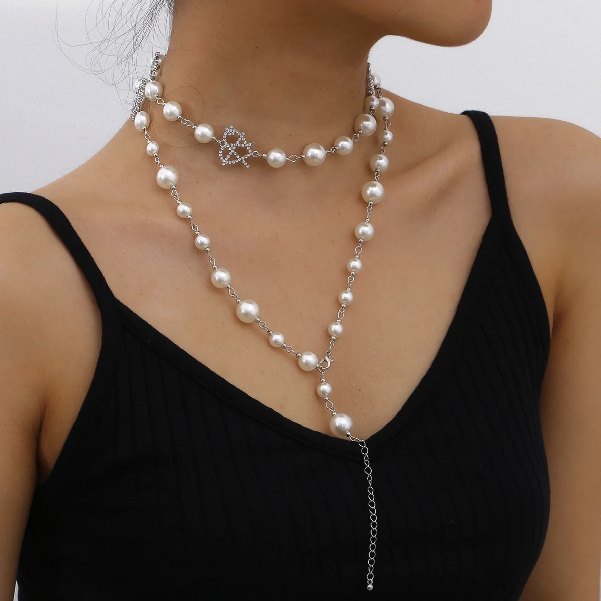 

Necklace for Women Multi-layered Pearl Statement Openwork Micro-set Diamond Heart-shaped Necklace Is Sleek and Simple Necklace