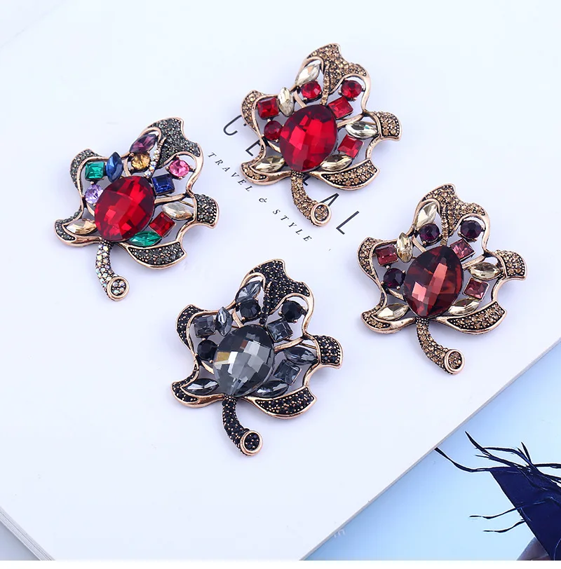 

Popular Fashion Clothing Multicolor Hollow Leaf Shaped Brooch for Women Men Antiqued Gold Color Black Stone Pins Wedding Jewelry