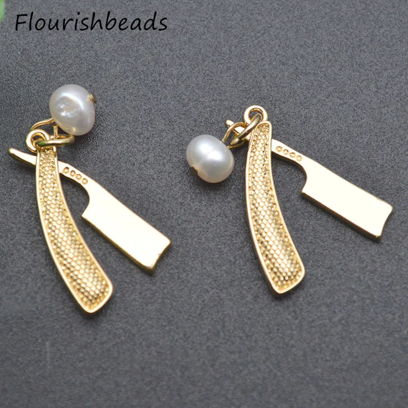 

Hip Pop Wholesale Nickel Free Gold Plated Pearl Beads Barber Shaver Knife Sword Charms for Diy Woman Jewelry Earring 20pcs/lot