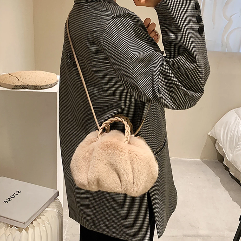 Women Wallet Plush Handbags New Shoulder Bag Letter Messenger Bag Elegent Purse And Bags Lovly Autumn Winter Celebrity Plush Bag
