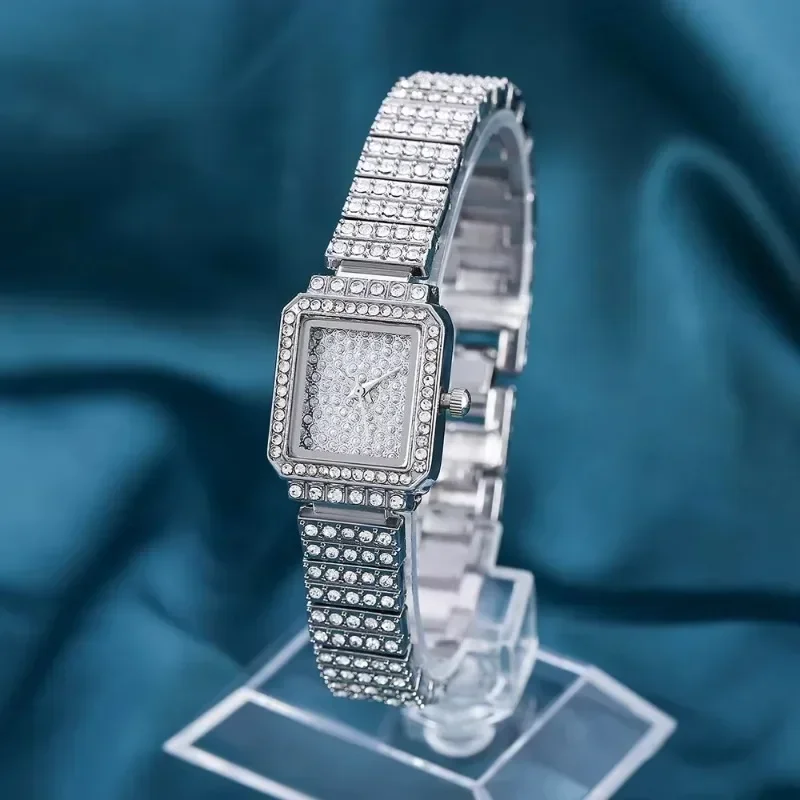 Женские часы с ремешком из сплава кварцевые квадратным циферблатом стильные