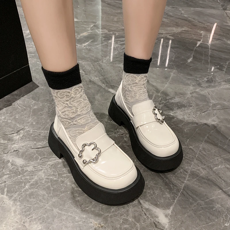 

Platform Shoes 2022 Autumn Women Loafers Patent Leather Black Slip on Flats Metal Ladies Casual Shoes Beige Zapatos Mujer 4.5cm