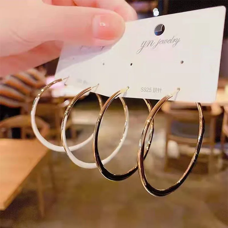 

Milan Girls Exaggerated Fashion Big Circle Nightclub Wild Earrings New High-level Sense of French Temperament Ear Jewelry