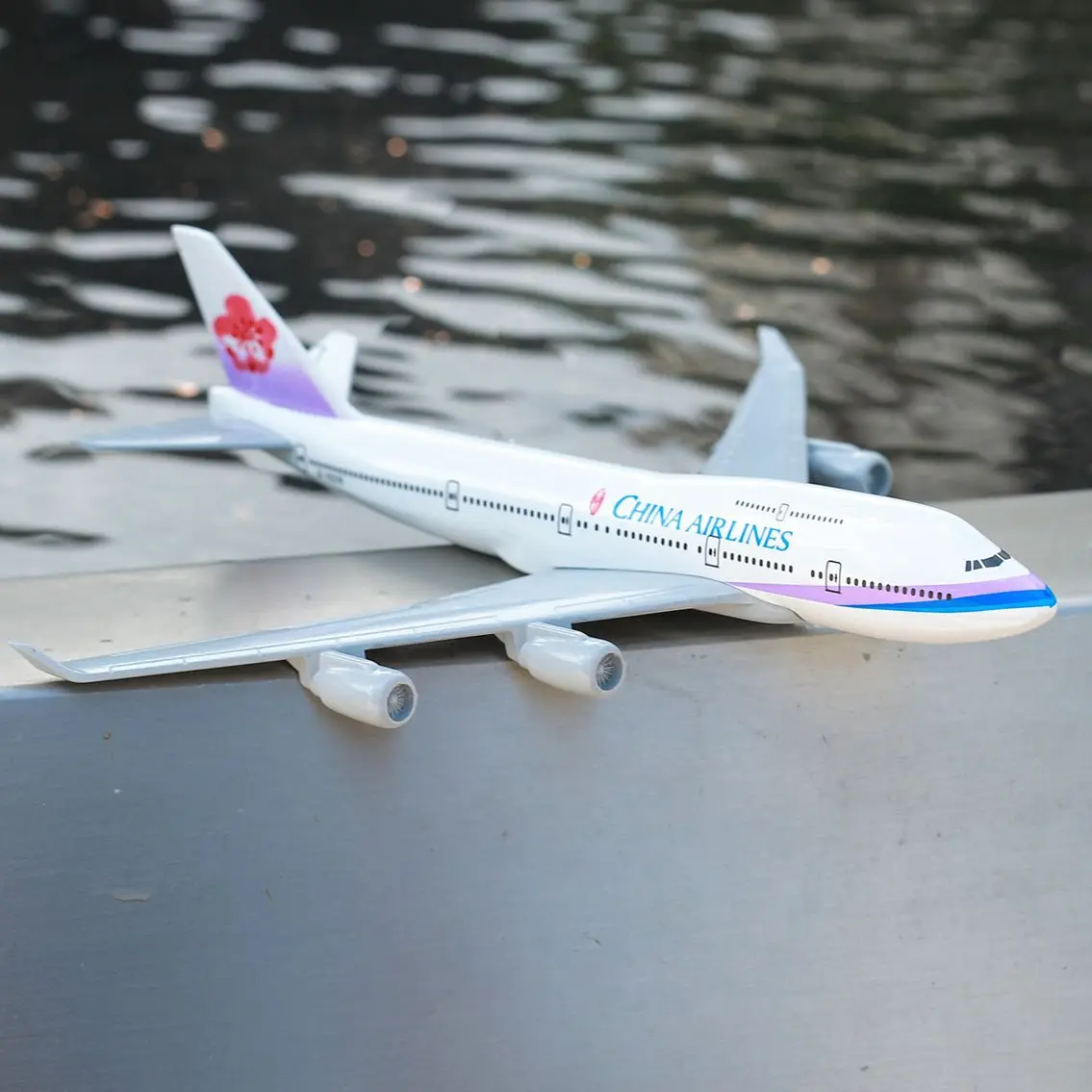 

China Taiwan Airlines Boeing 747 Airplane Alloy Diecast Model 15cm World Aviation Collectible Souvenir Ornament Miniature