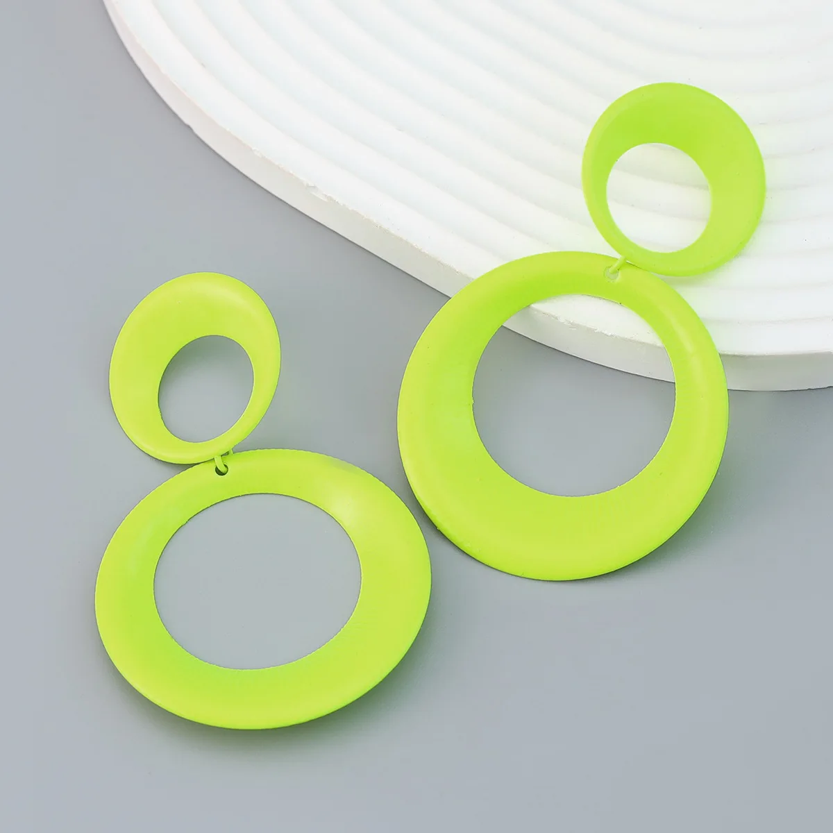 2023 New Fashion Summer Trend Metal Alloy Colorful Painting Round Circle Drop Earrings for Women Exaggerate Statement Jewelry