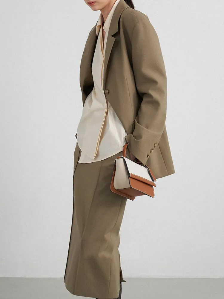 Рисунок 5 - Женский блейзер с отложным воротником