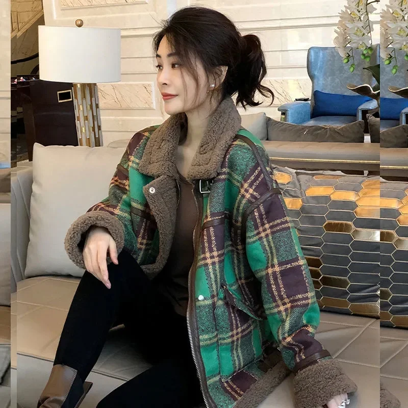 Зеленая клетчатая короткая куртка в стиле пэчворк женский свободный УТЕПЛЕННЫЙ