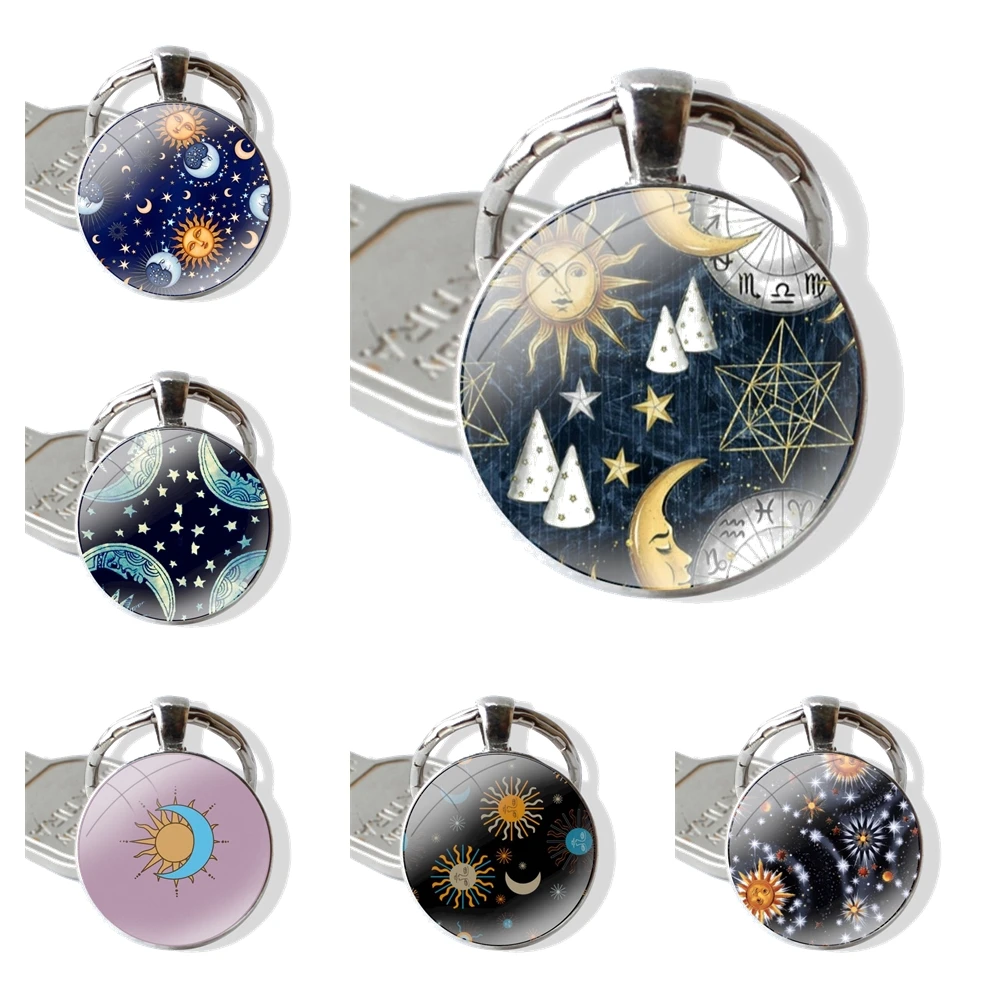 Цепочка для ключей с подвеской в виде Солнца и Луны