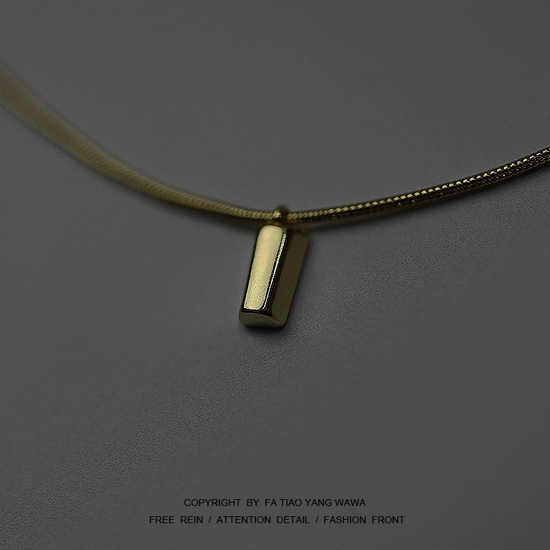 

Bored wear a small brick! The necklace