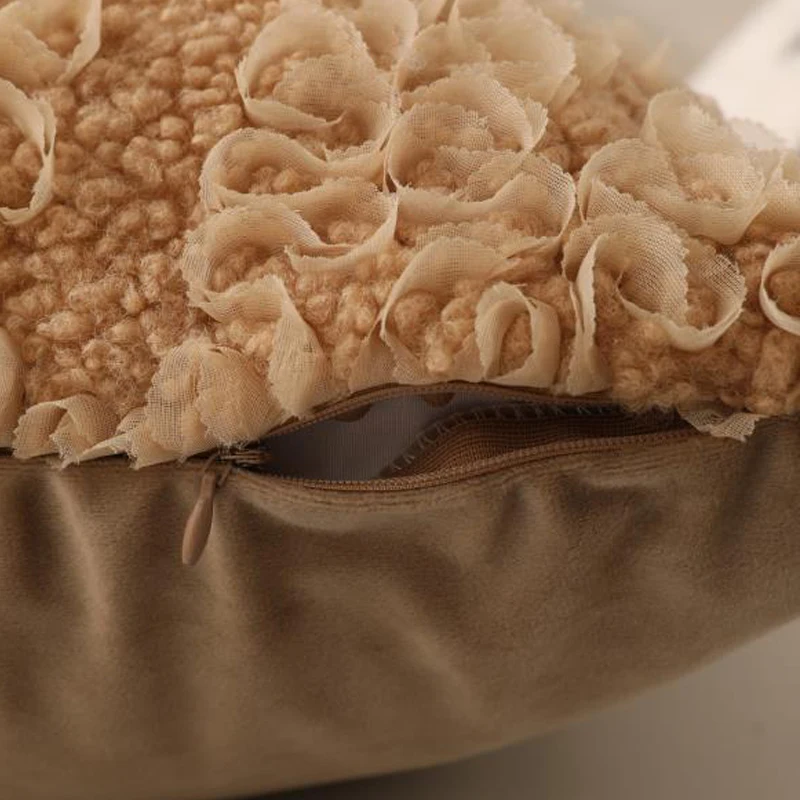 Однотонная наволочка IvoryCamel из овечьей кожи с узором в горошек и кружевом 45x45 см