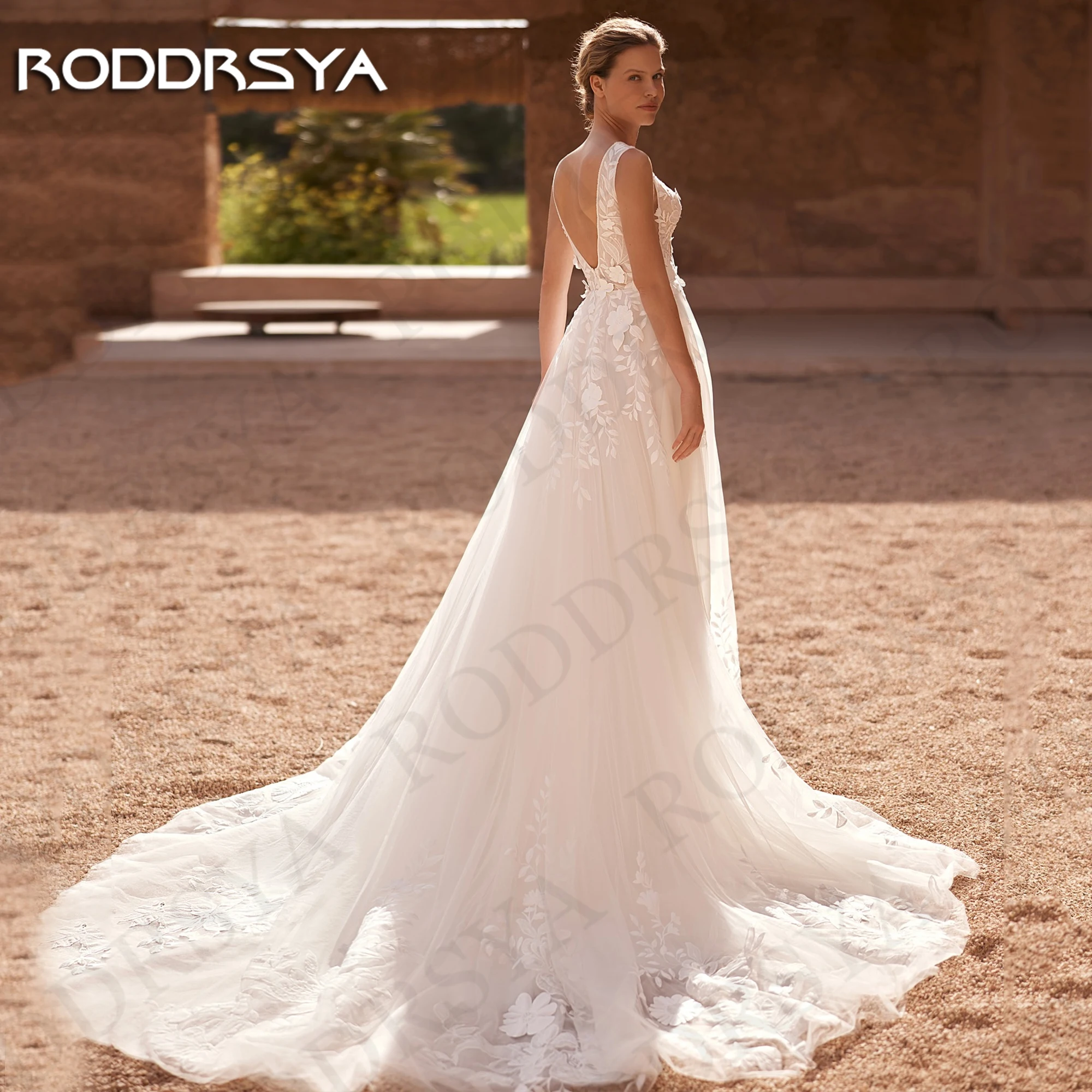 Фото Очаровательное женское платье RODDRSYA с V-образным вырезом, роскошная кружевная аппликация, ТРАПЕЦИЕВИДНОЕ свадебное платье без рукавов, индивидуальная Мода Очаровательное свадебное платье в богемном стиле Роскошные к №2