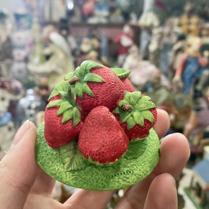 

resin figure mental psychological sand table game box court therapy strawberry