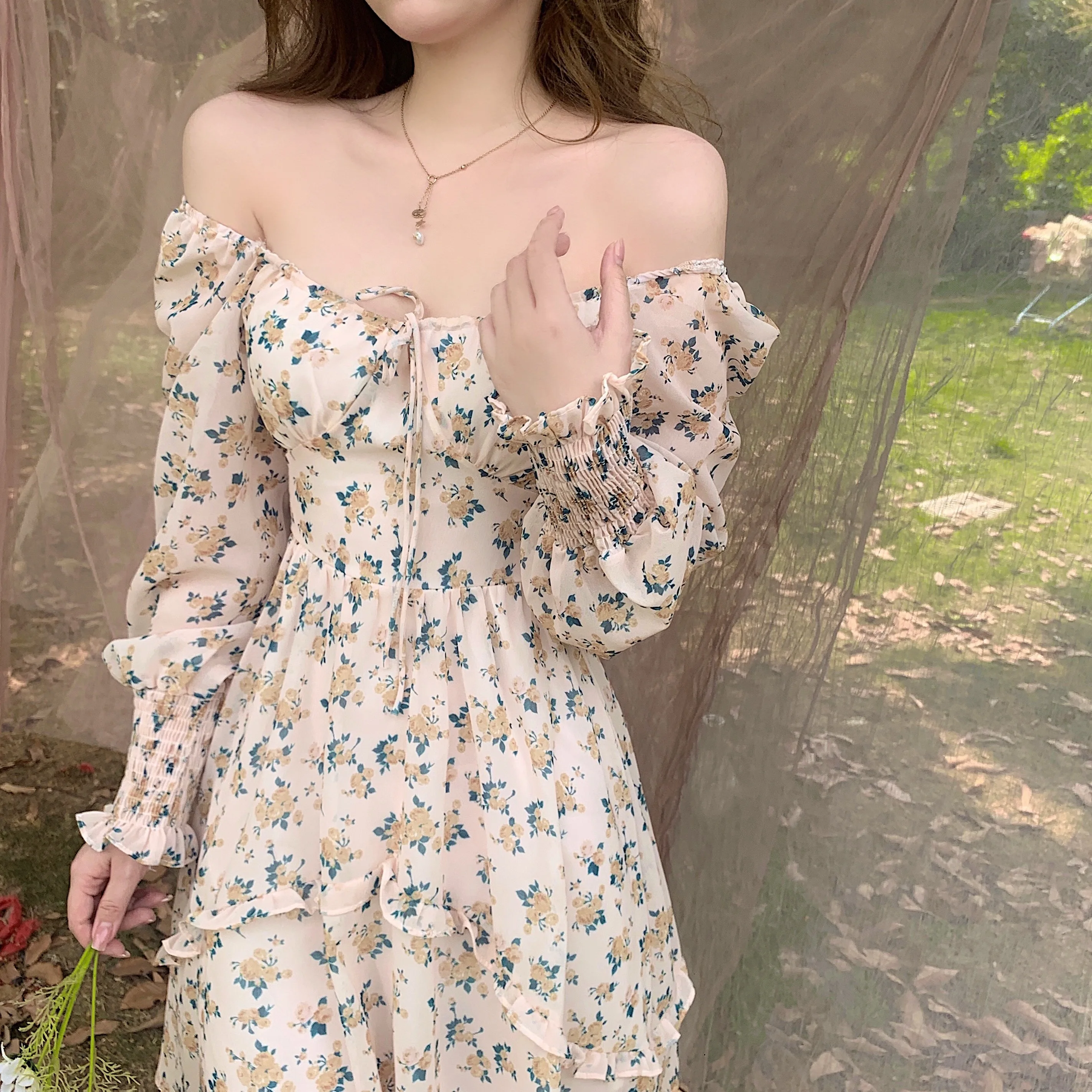 Платье-макси женское атласное без рукавов с открытой спиной