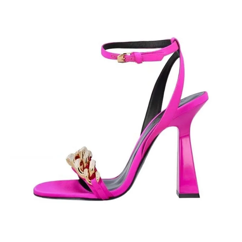 

Arden Furtado 2023 Summer Chunky heels Sandals Satin Round toe Metal chain Crystal Belt buckle Fashion sandals