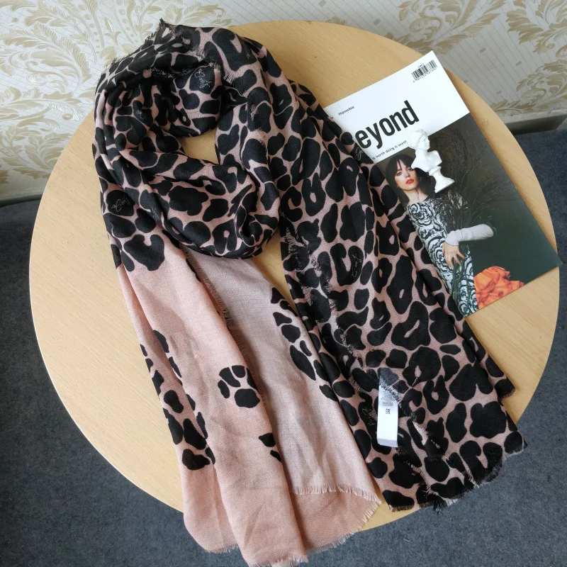 Женский шарф с принтом