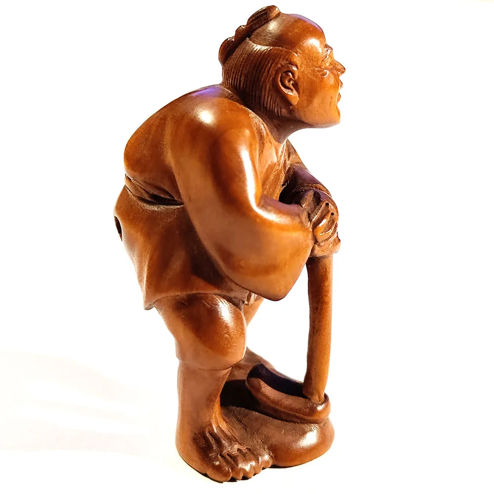 

Резная фигурка из самшита "Старейший человек"