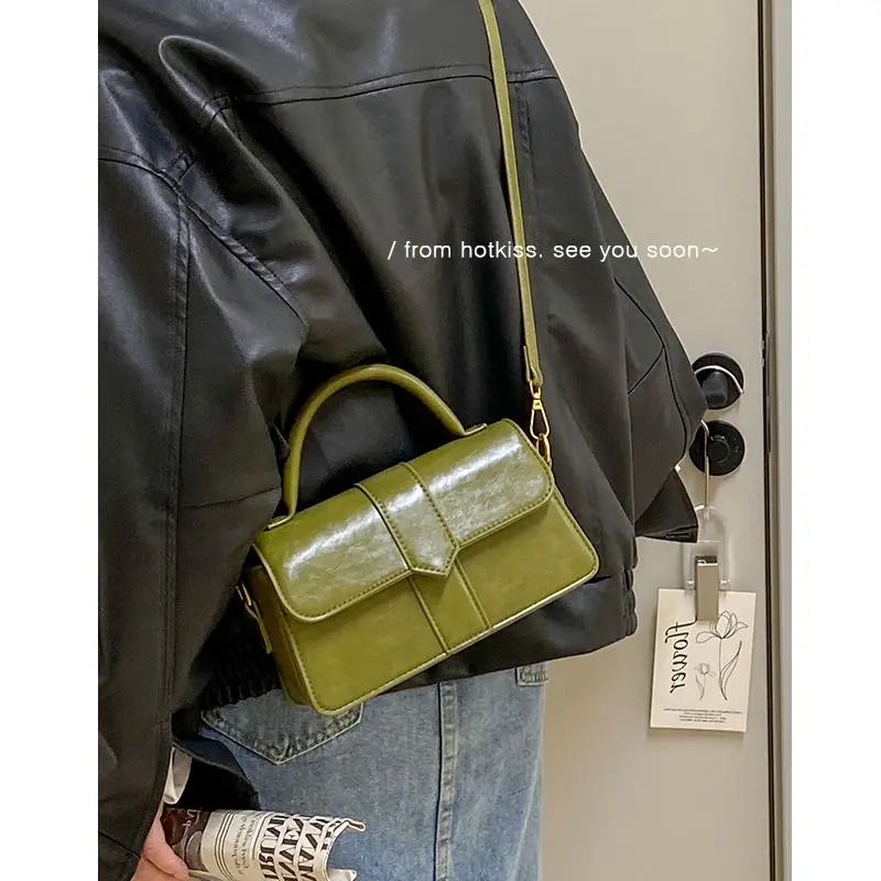 Senior Sense of Niche Design Bag Female 2022 New Autumn and Winter Shoulder Crossbody Bag Retro Joker Portable Small Bag.
