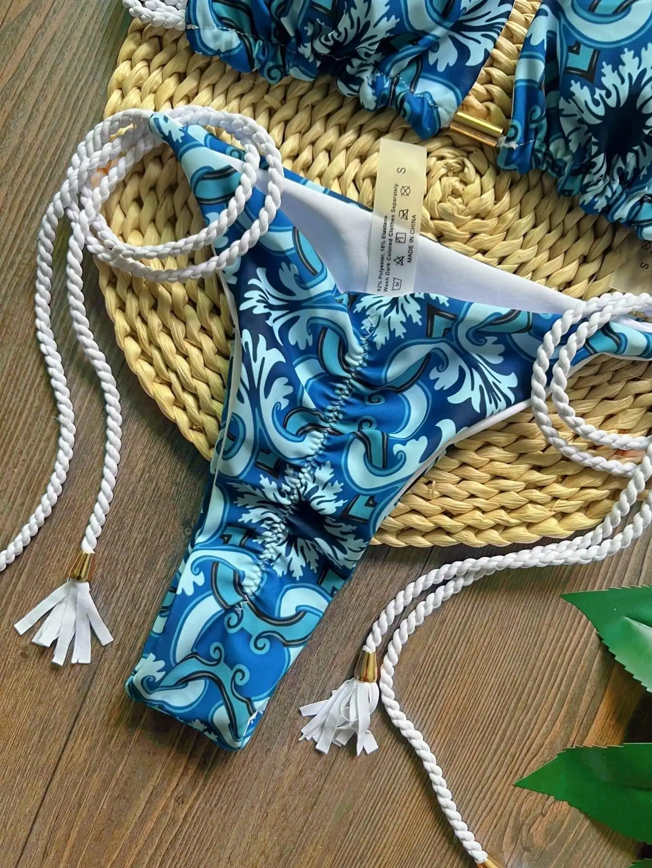 Очаровательный женский комплект бикини с принтом и низкой талией в пляжном стиле