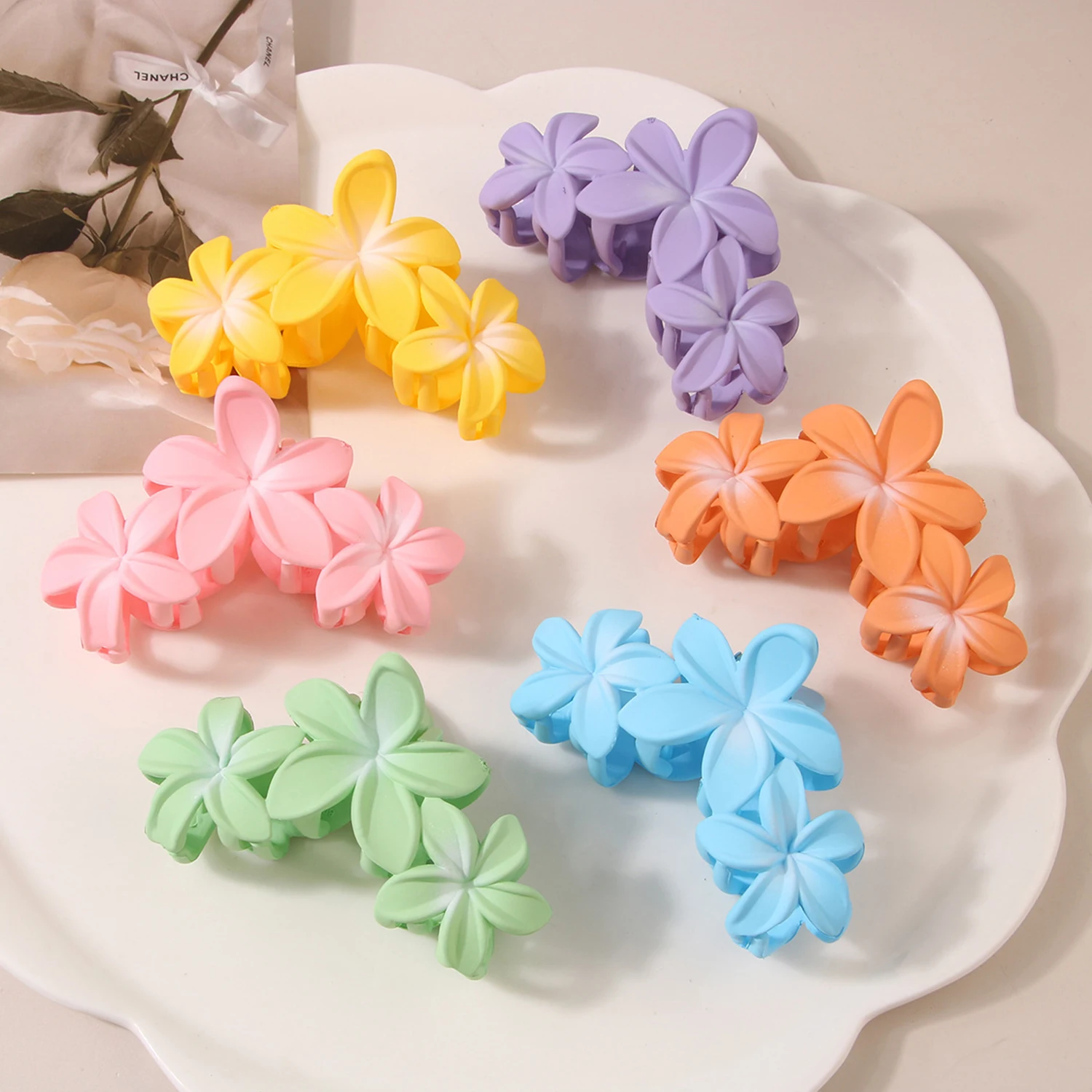 

1Pcs Korea Flower Shape Hair Claw Clip for Women Girls Barrette Crab Hair Claws Ponytail Hairpins Bath Barrette Headwear