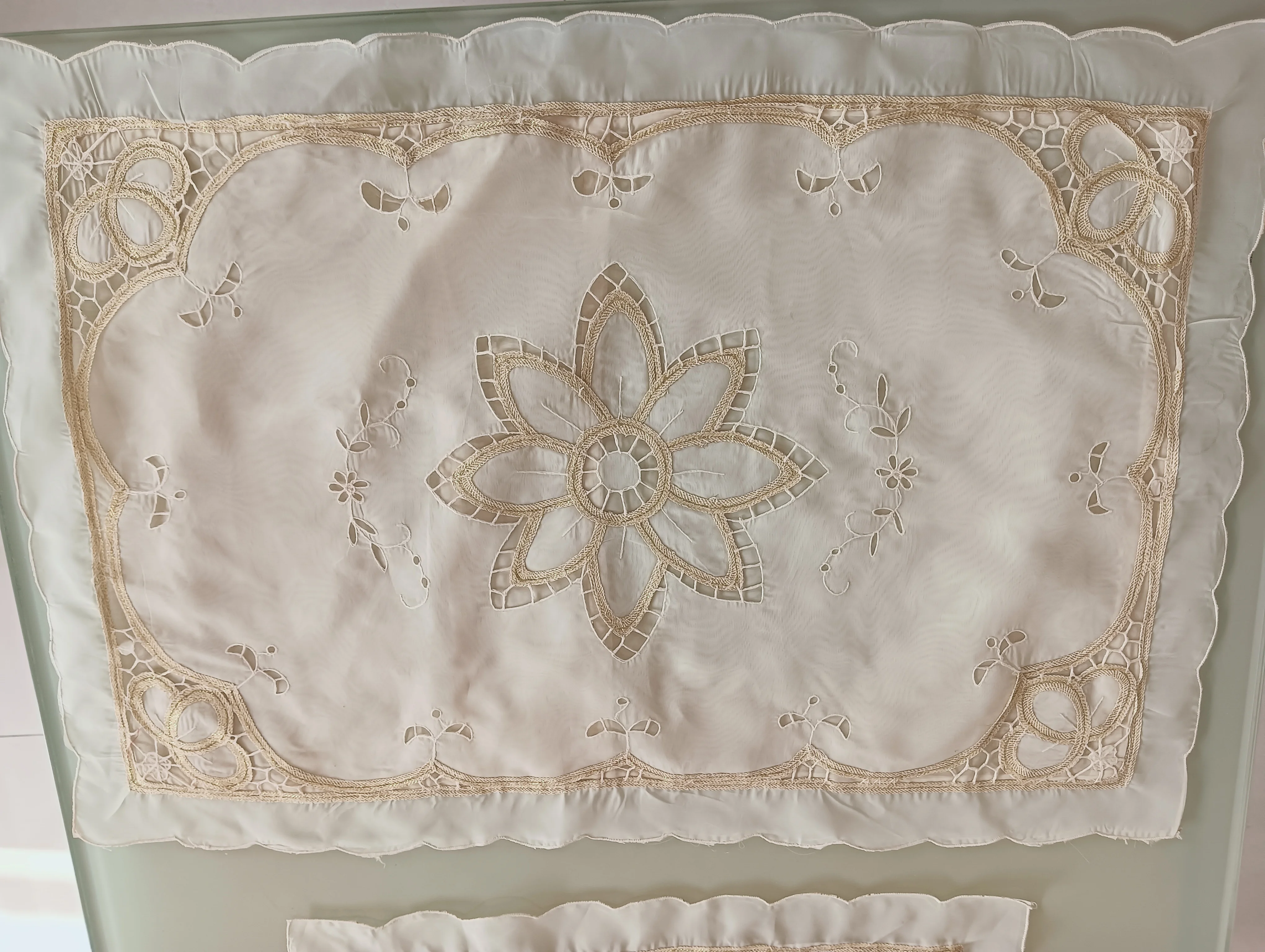 4 шт.BOHAO 2024 наволочки с вышивкой крестом и золотыми вышитыми цветами элегантные