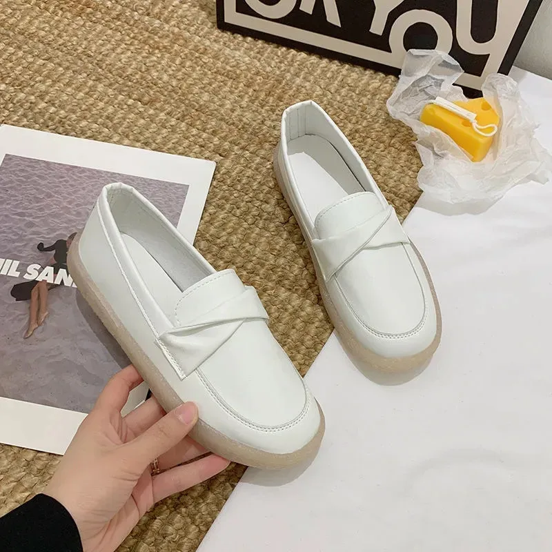 

Женские туфли из лакированной кожи, на танкетке, с круглым носком