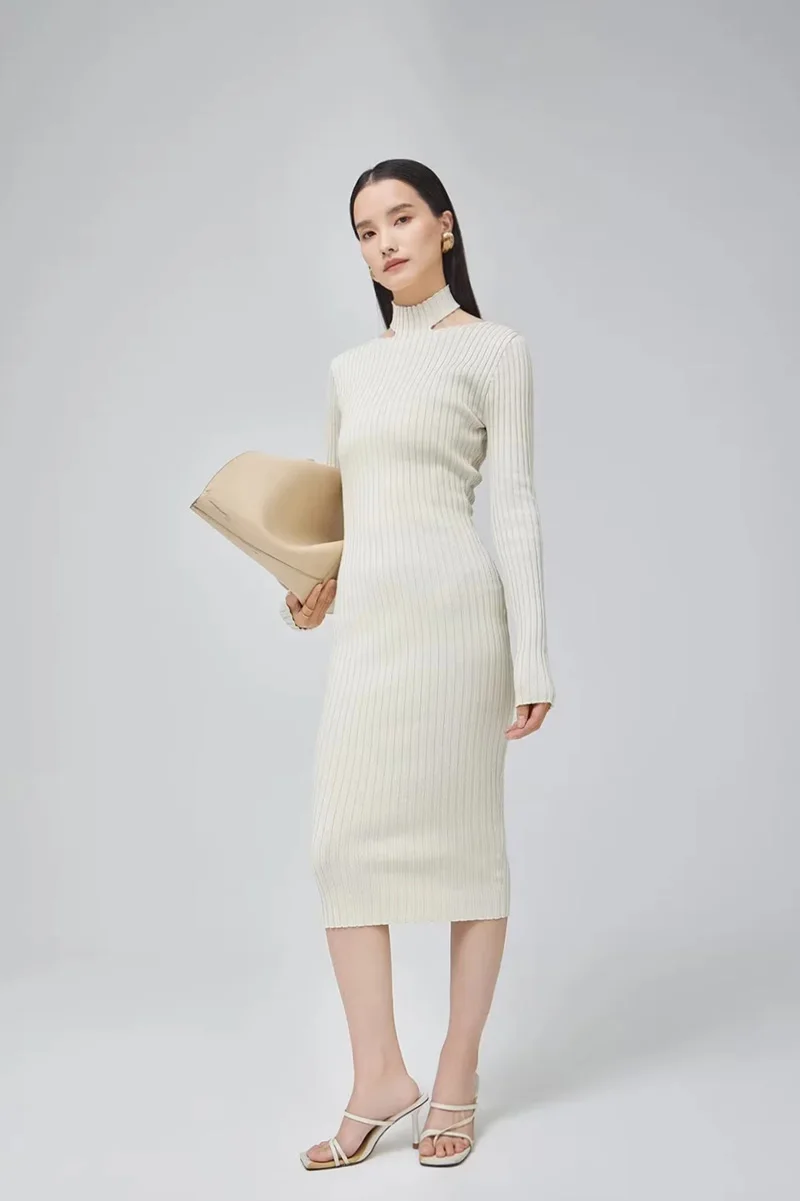 Женское трикотажное платье-миди в рубчик