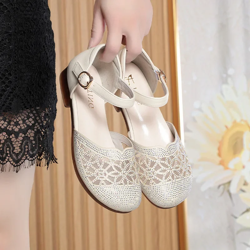 Дышащая обувь со стразами и квадратным каблуком лето 2024 женские сандалии из