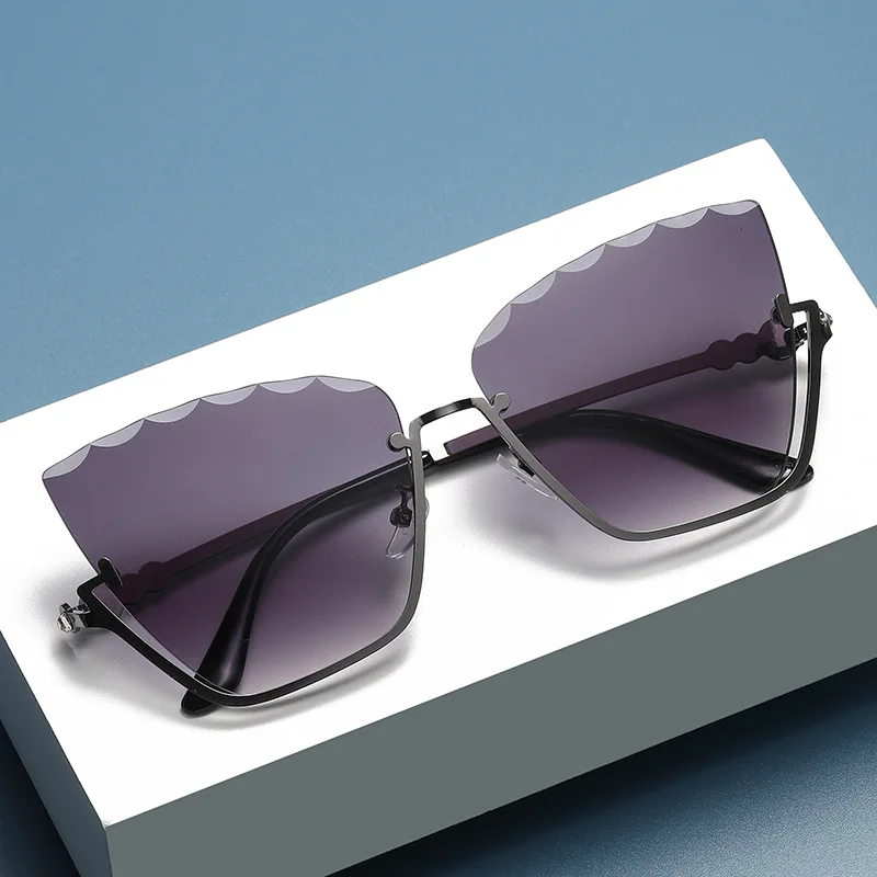 

New Semi Rimless Butterfly Metal Frame Sunglasses Women Gradient Rhinestone Brand Designer Shades Mirror Ladies Metal Shades