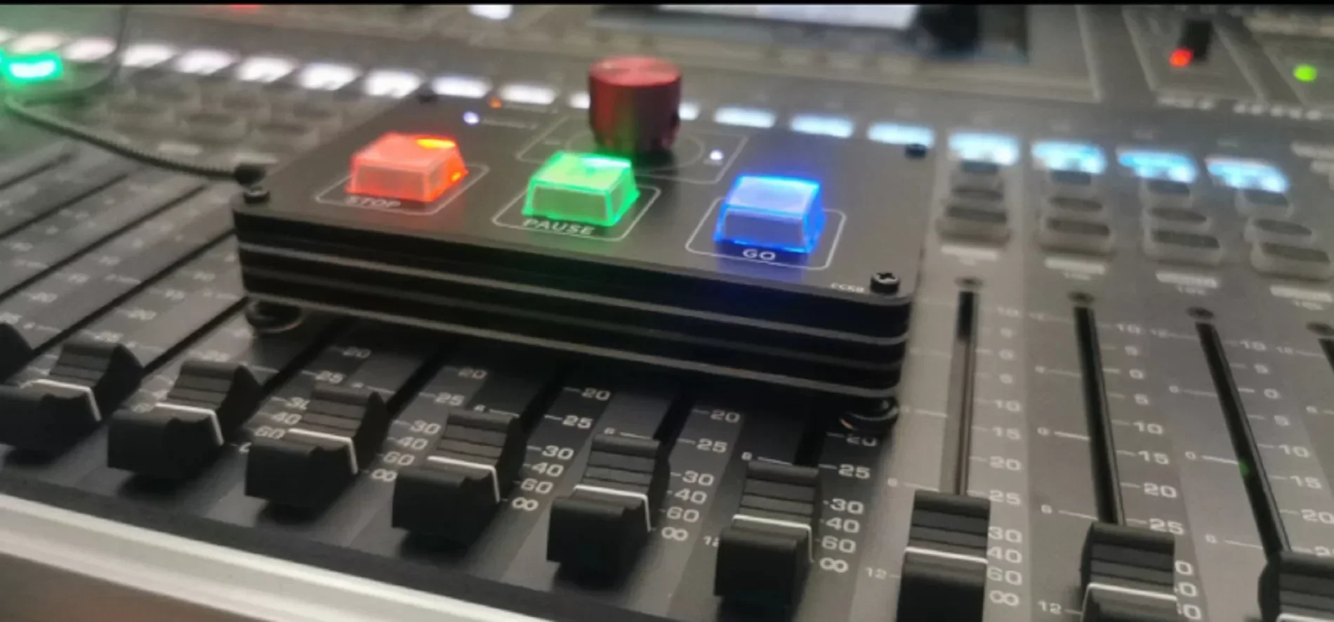 HirenderP1/QLAB Профессиональная производительность Медиа-музыкальная MIDI-клавиатура