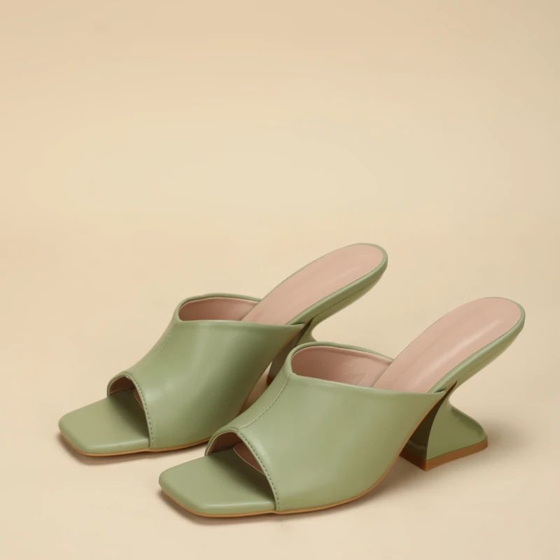 

2023 New Summer Strange Style Women Slippers Non Slip Shoes Slip on Slippers Slides Zapatos Mujer SIZE 35-42 Women Slippers