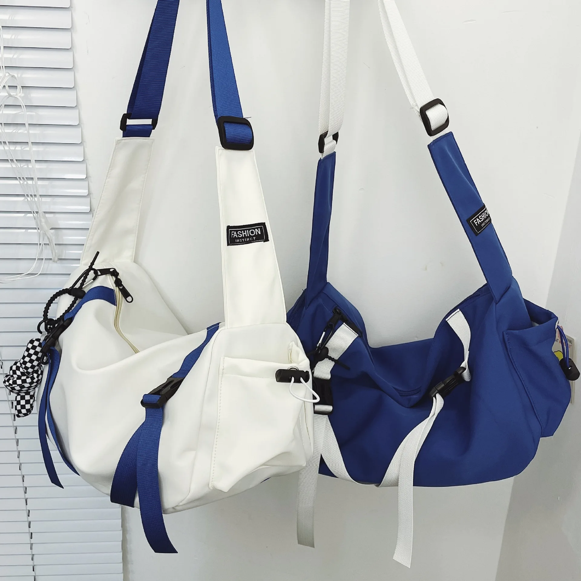 Shoulder bag men's and women's Japanese niche design wide shoulder strap messenger bag men's large-capacity tide brand sports