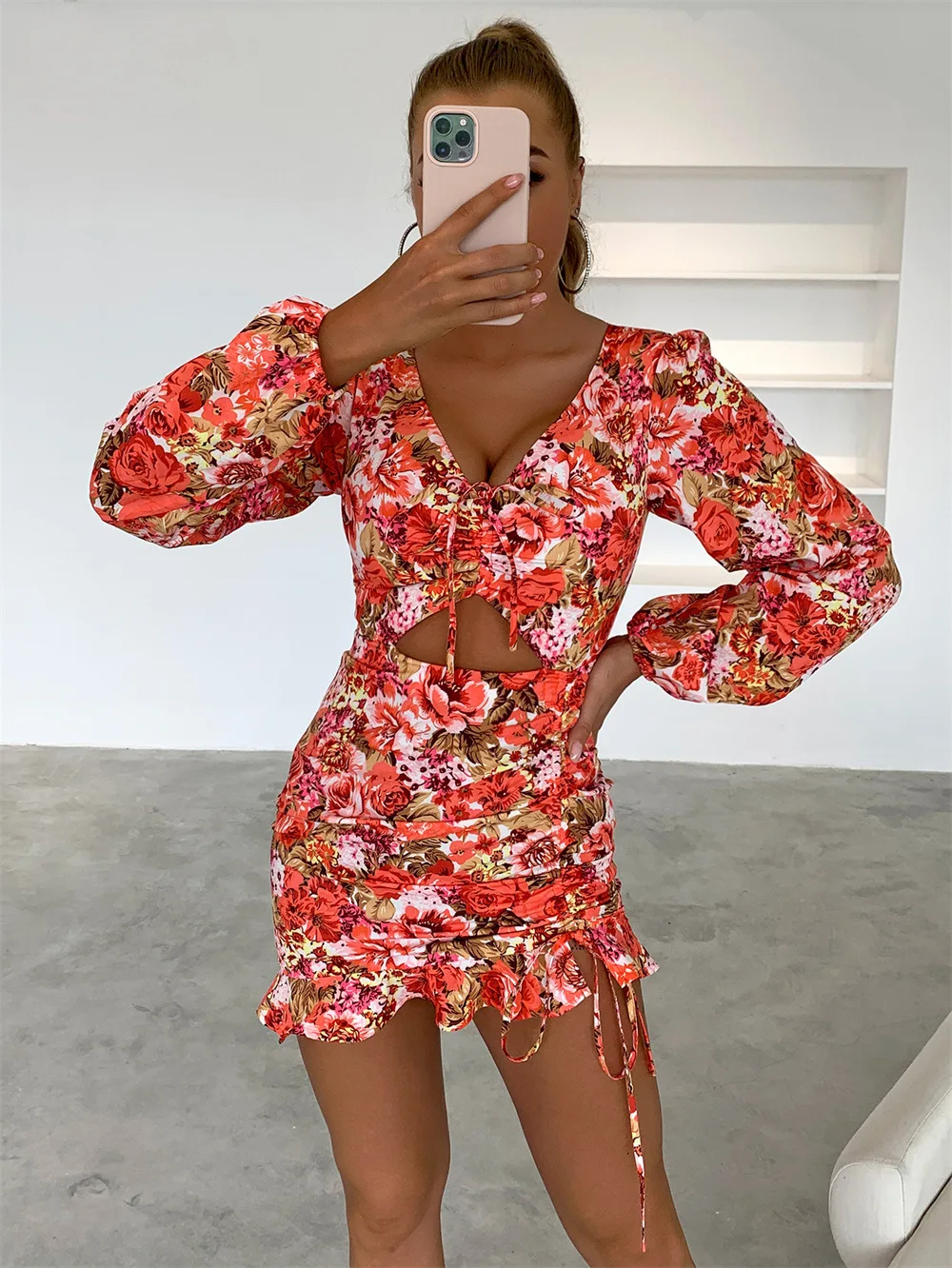 

2022 Summer Women's V-neck Low-cut Tether Short Sexy Long Sleeve Print Hip Wrap Dress