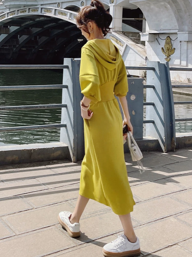 Корейское облегающее платье до середины икры с капюшоном женские повседневные