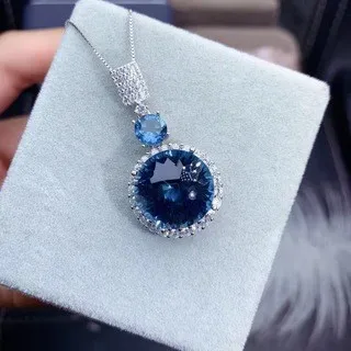 

New Design Domineering Blue Pendant Men and Women Trend Fashion Necklace Jewelry Accessories