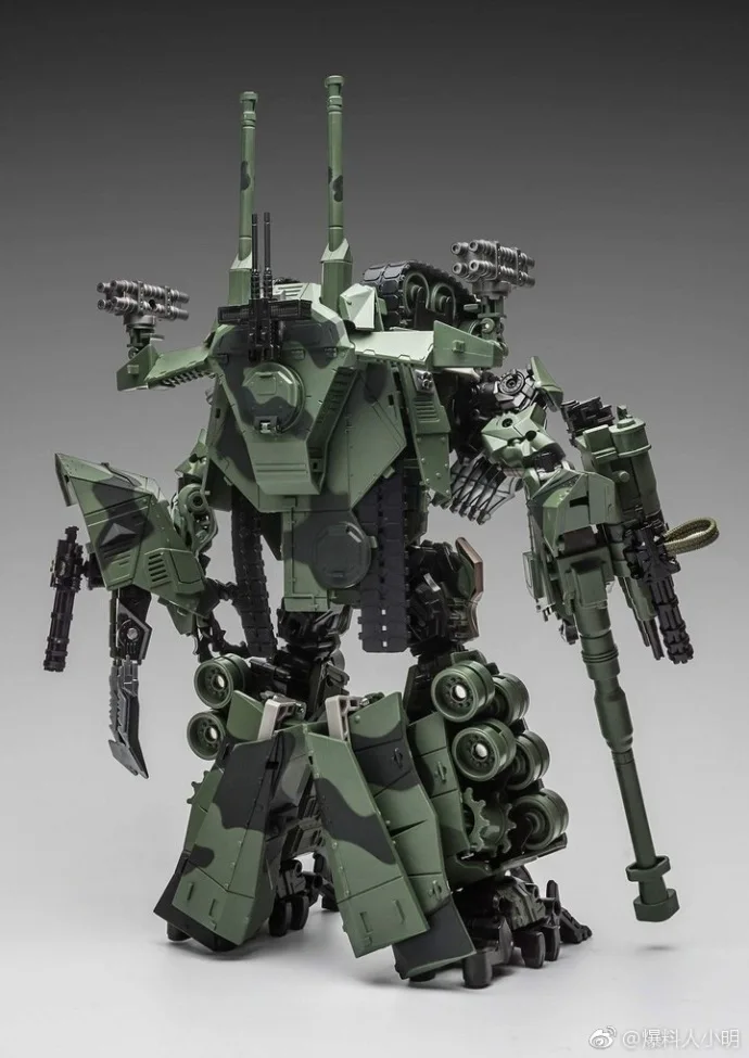 

Deformation Toy 30CM Weijiang Movie L-level Leader Level Noisy Enlarged Version of Tank Model Robot Spot