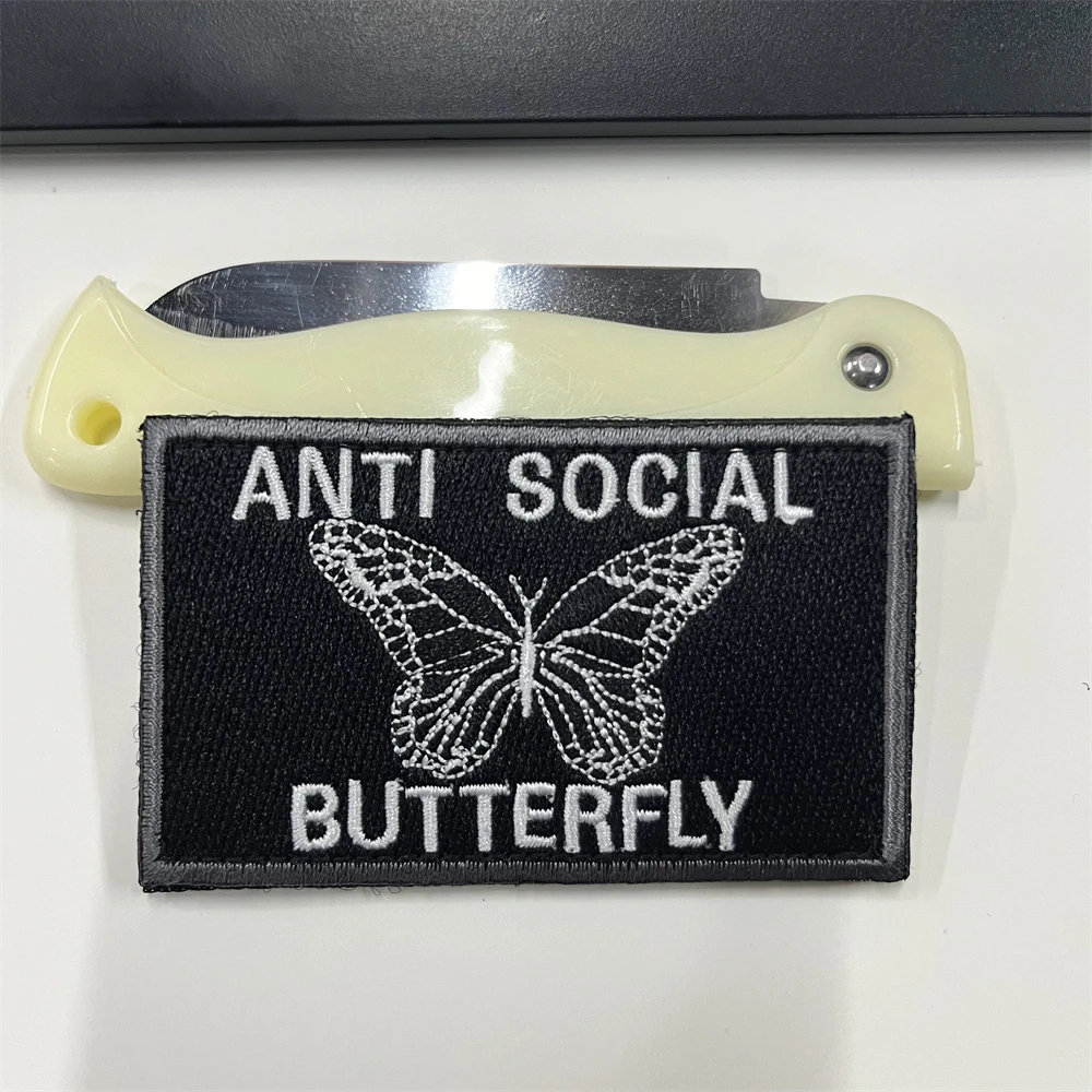 Противоударный значок в виде бабочки