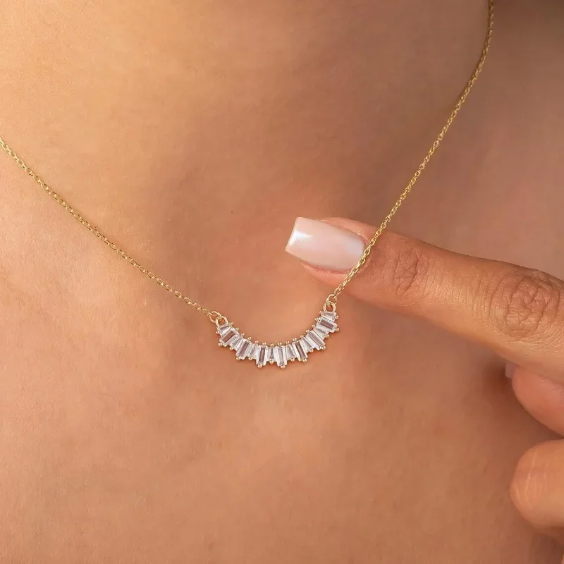 Ожерелье с подвеской в форме сердца и пряжкой OT инкрустированное зеленым