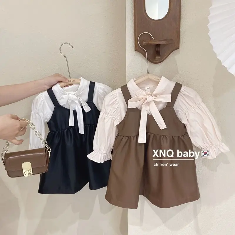 

Блузка с бантом-бабочкой, юбка из искусственной кожи на подтяжках для девочек, костюм из 2 предметов, весна-осень, модная Милая Повседневная универсальная Милая Одежда для девочек