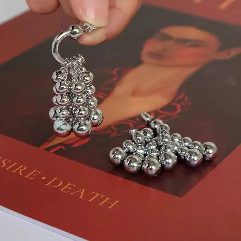 

Fashion jewelry ears waterfall women earrings, trend retro accessories French temperament hollow circular earrings for women