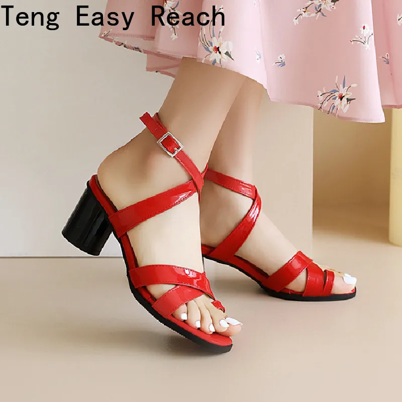 

Женские летние сандалии на квадратном не сужающемся книзу массивном каблуке; Женские красные, черные, белые, розовые сандалии с пряжкой и ре...