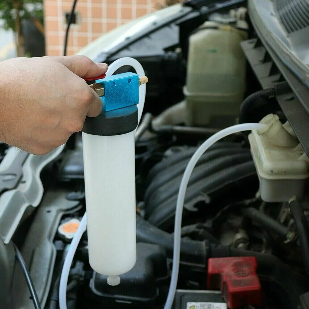 Инструмент для замены масла тормозной жидкости автомобиля гидравлический