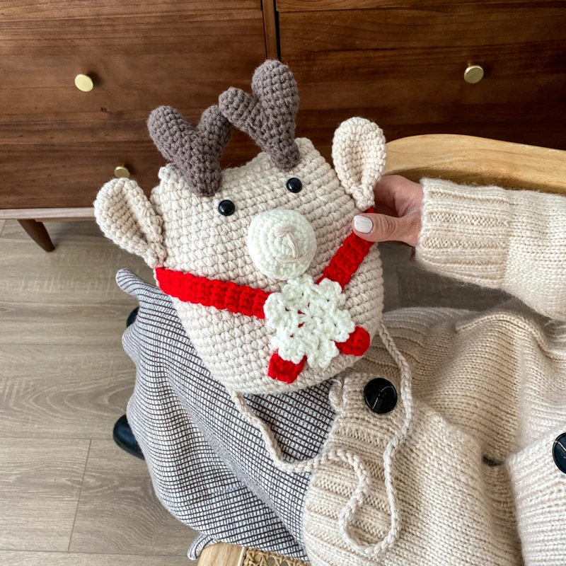 Милая маленькая круглая сумка бархатная плетеная на плечо женская простая