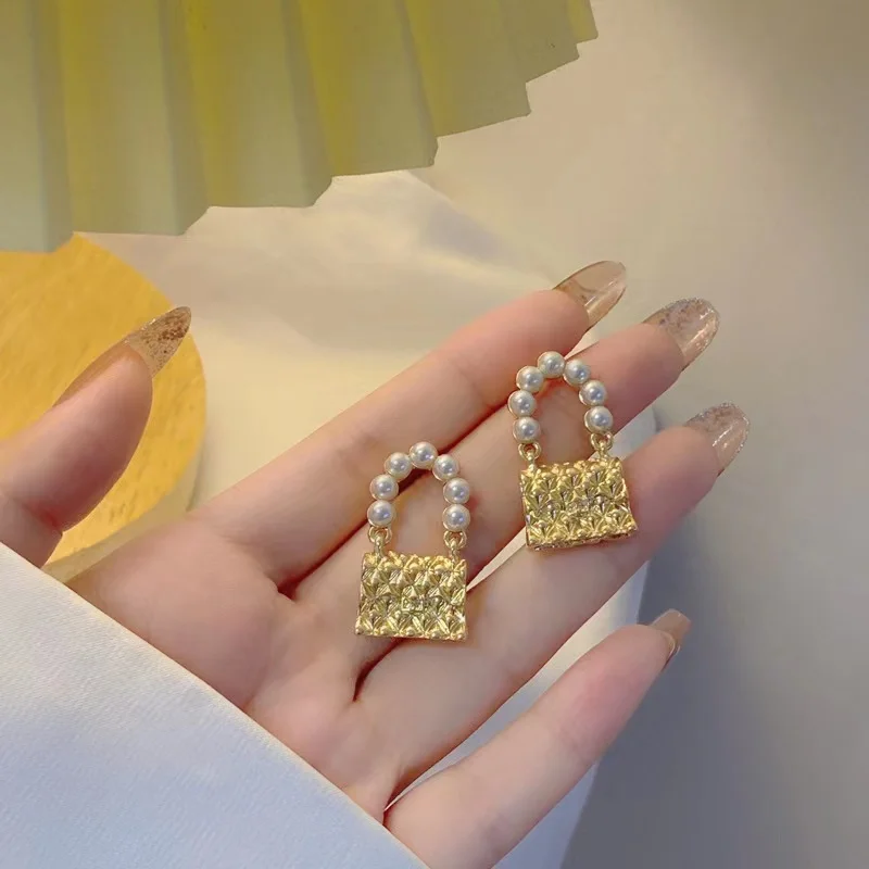 

Fashion Vintage Pearl Golden Stud Earrings For Women Girls Korean Style Aesthetic Metal Bag Earrings Female Charm Jewelry Gifts